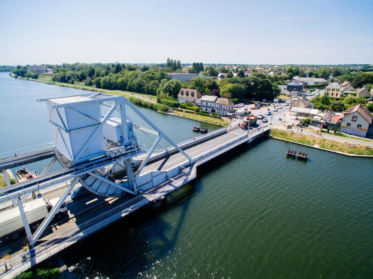 Maison Au Pegasus Bridge & Proche Plage 베누빌 외부 사진